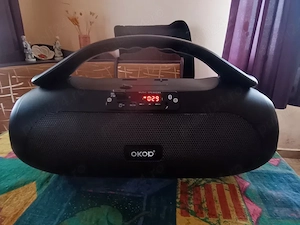 Boxă portabilă bluetooth, estetic si funcțional super