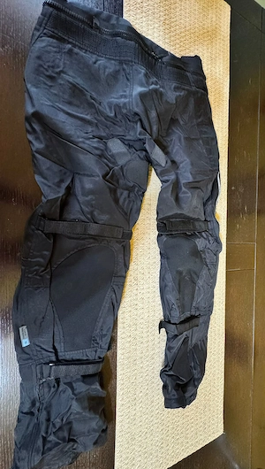 Se vând articole vestimentare moto. Pentru poze și detalii suplimentare răspund whatsapp. - imagine 2