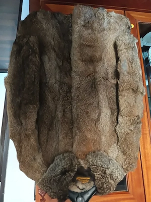 Vand haina scurta de blană naturala de iepure   nouă  de damă marimea M nouă