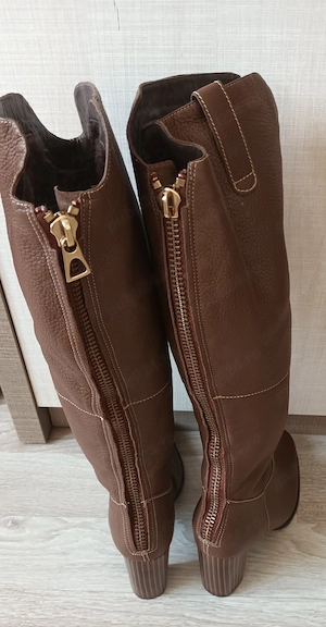 Vand cizme din piele naturala de damă îmblănite marimea 37 noi