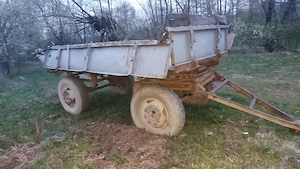 Remorcă tractor pentru baloti 