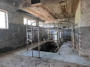 Urgent!!! Saivan de vaci de 800mp complet utilat in com Breaza, Sv