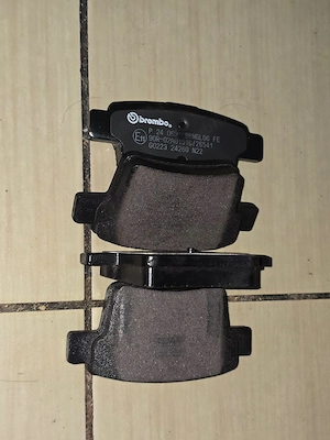 Set Frână Spate NOU - 2 Etrieri (Stg+Dr) + Plăcuțe Brembo  - imagine 3