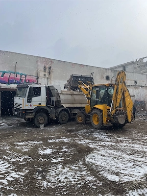 Inchiriez miniexcavator Bobcat, miniincarcator, buldoexcavator, cilindru compactor, buldozer