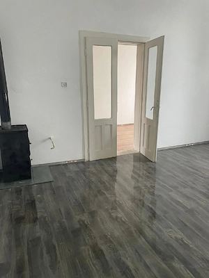 Vind apartament doua camere,baie toate utilitatile la casa curte comuna ,in Alba iulia linga tribun  - imagine 4