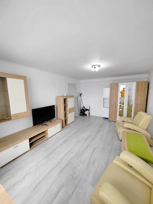 Închiriez apartament cu trei camere complet renovat lângă Iulius Mall 