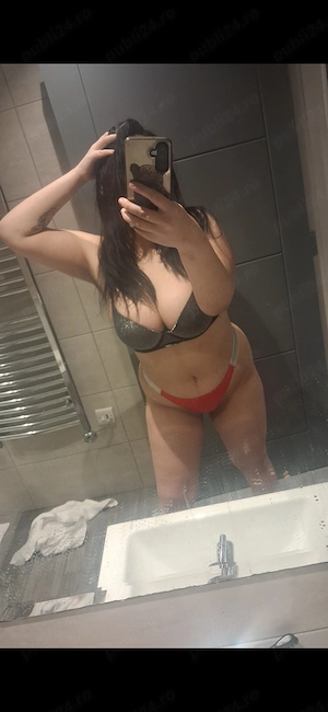 Bruneta sexy ,te aștept să ne relaxăm - imagine 1