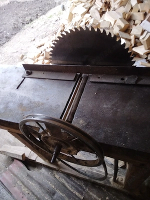 vind masa de circular cu aprig 1000 lei - imagine 2