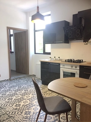 Apartament cu 3 camere mobilat zona centrala - imagine 2