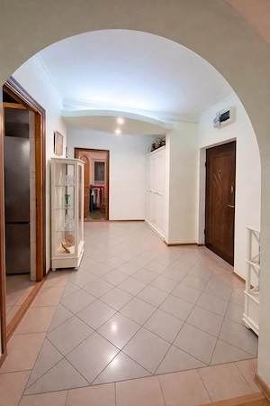 Apartament 3 camere, Ultracentral,cetrala termica,vedere panoramica asupra orasului - imagine 2