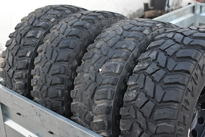 Vând 4 anvelope Cooper Discoverer STT Pro 31 10.5/R15