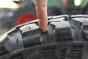 Vând 4 anvelope Cooper Discoverer STT Pro 31 10.5/R15 - imagine 4