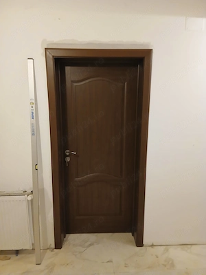 Montaj uși exterior uși interior meseriaş