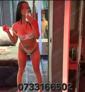 Bruneta sexy ,azi am ajuns am si colega!!! 