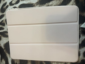 Vând husă iPad Pro 11 2025