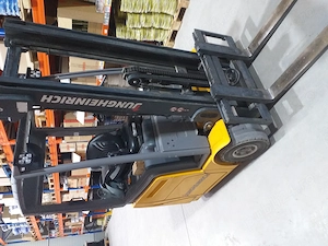 Stivuitor Jungheinrich 48V in stare f buna , incarcator si bidon baterie originale , ISCIR