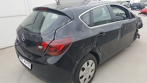 Far Opel Astra j hatchback dreapta - imagine 2