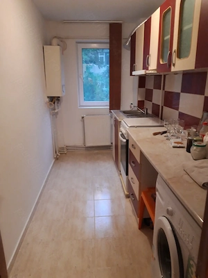 inchiriez apartament 2 camere etaj 1 piata mare - imagine 4