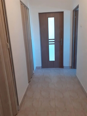 Proprietar,inchiriez apartament ,bacau,str.energiei  et.3,semidecomandat , nemobilat,250 e.