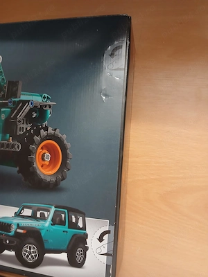LEGO Technic   Jeep Wrangler Rubicon (42227) - imagine 3