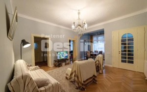 Apartament cu 4 camere, suprafata de 135 mp, garaj si beci in inima orasului  