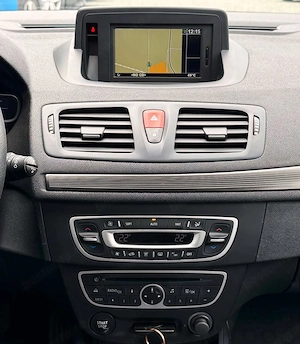 Renault Megane      - imagine 12