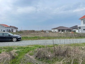 Teren intravilan  2 parcele 1021 mp la intrare langa centura