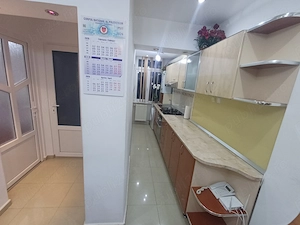 Închiriez apartament cu 2 camere 