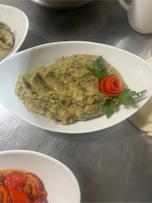 Bucatar cu experienta in bucataria traditional romanesca  - imagine 2
