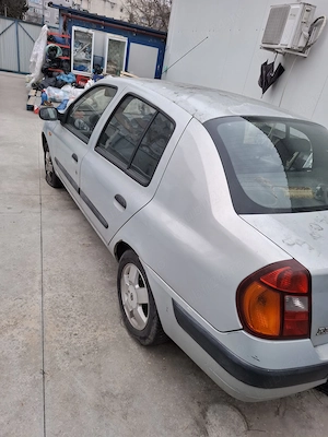 Renault Clio 2, an 2004, motor 1.5 dCi, funcțional pentru dezmembrări. - imagine 2