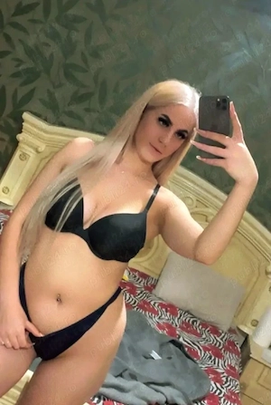 Doamna matura 37  ani noua venită an orasi cu servici cum dorești sunama 