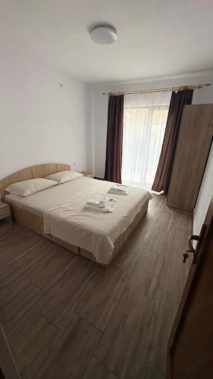 Cazare la curte,Baile-Herculane - imagine 2