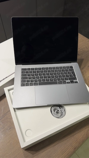 MacBook Air 15  M2   16GB   512GB   ca nou, aproape nefolosit