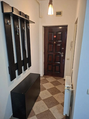 Închiriez garsoniera 