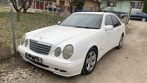 Dezmembrez Mercedes Benz E200 W210 2.2 CDI An 2000 611.961
