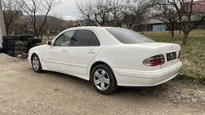 Dezmembrez Mercedes Benz E200 W210 2.2 CDI An 2000 611.961 - imagine 3