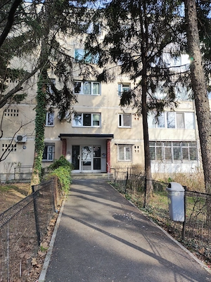 apartament 4 camere, decomandat, etaj.3  bloc 4, zona Berceni - Brancoveanu ( Strada Dorohoi )