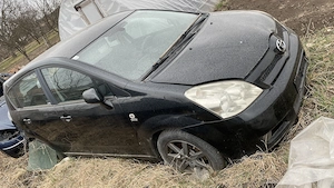 Dezmembrez Toyota Corolla Verso 2.0 D 85Kw 2004