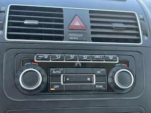  Volkswagen Touran 1.6 TDI 7 Locuri  - imagine 4