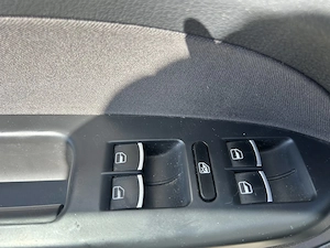  Volkswagen Touran 1.6 TDI 7 Locuri  - imagine 8