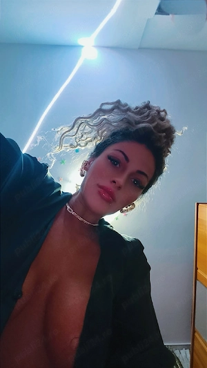 sunt lory poze reale pentru detali suna nu raspund la mesaje - imagine 1