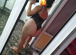 Nouă  Ador sărutările intime. 