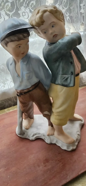 Un bibelou 2 golani,nou,peste 40-50 ani.