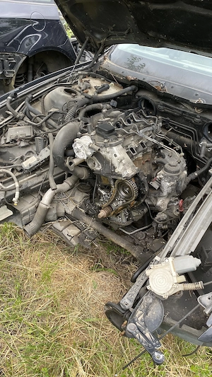 Dezmembrez BMW E39 Facelift 2.0D 136 cai Manual Negru  - imagine 9