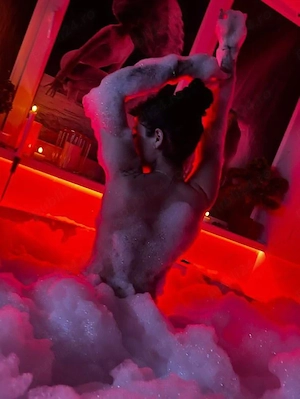 Angajam maseuze pentru salon de masaj 