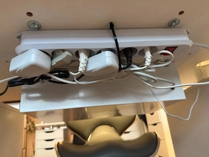 Masă de manichiură profesională