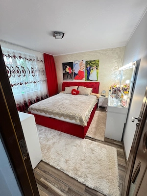 Vând apartament decomandat cu 3 camere cu suprafața utilă de 56,59 și balcon 3,42 complet mobilat! - imagine 3