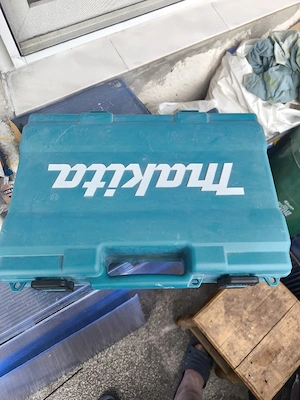 Vind scule Makita in stare perfecta si...90%noi