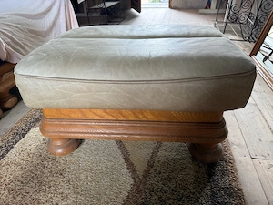 Taburet   puf din lemn masiv + piele naturală