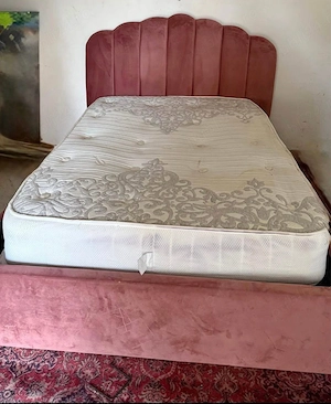 Pat tapitat Roz pudrat